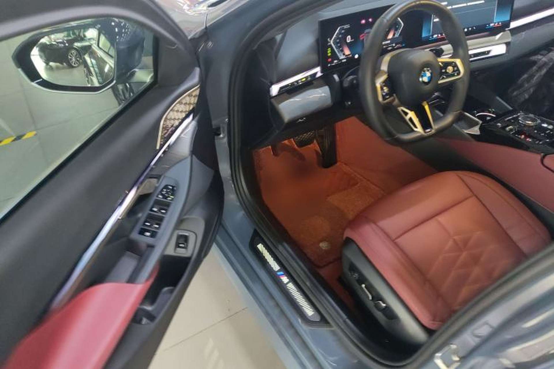 Used BMW 5 Series 2024 530Li Luxury Edition M Sport Package Driver Seat