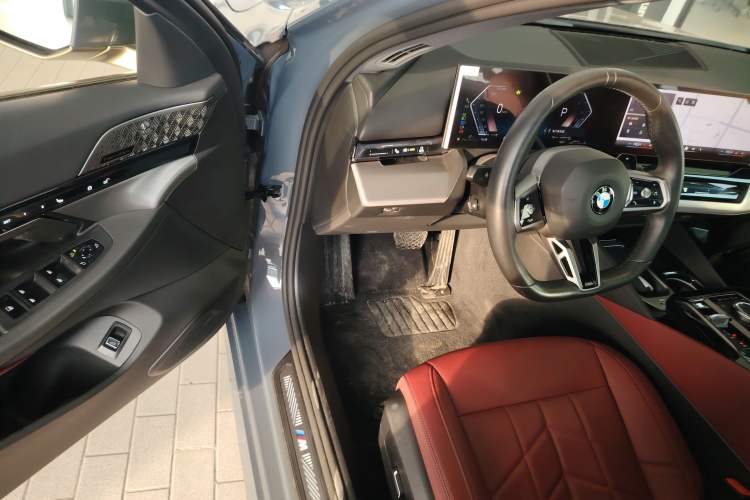 Used BMW 5 Series 2024 530Li Leading Model M Sport Package Driver Seat