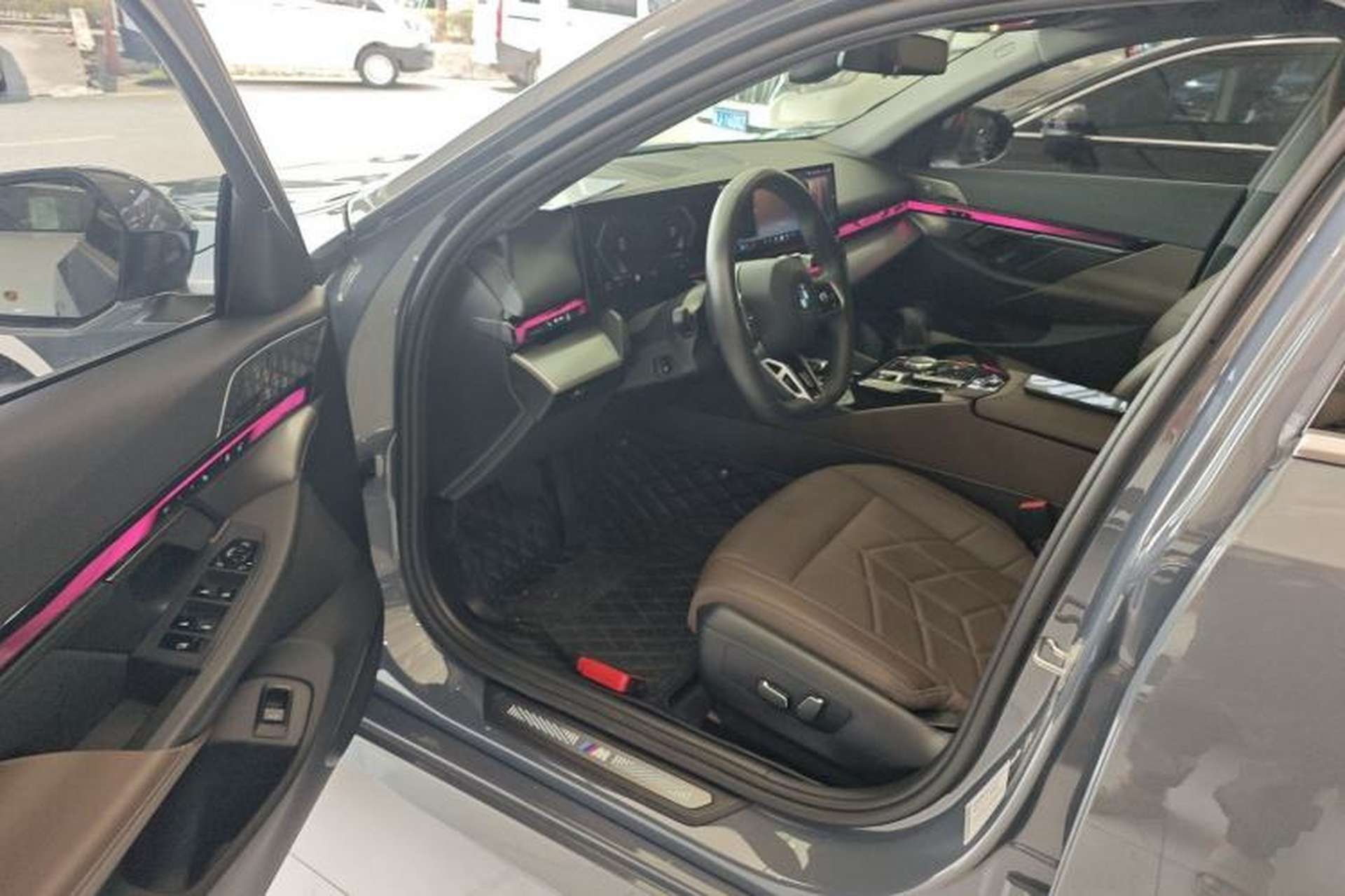 Used BMW 5 Series 2024 530Li Leading Model M Sport Package Driver Seat