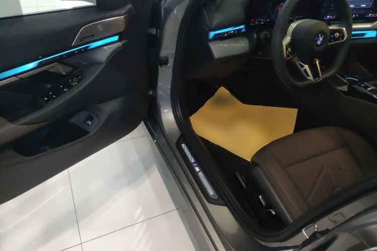 Used BMW 5 Series 2024 530Li Leading Model M Sport Package Driver Seat