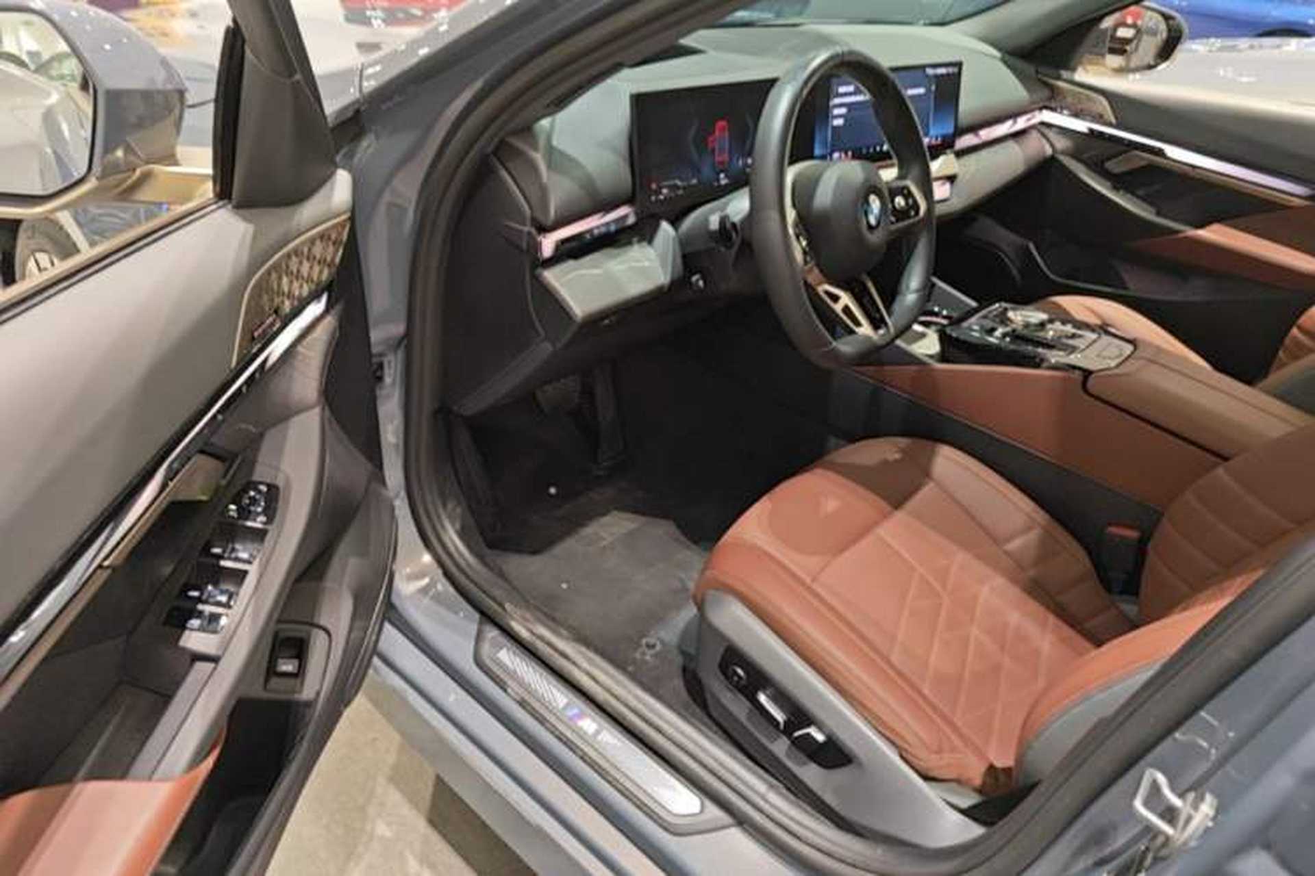 Used BMW 5 Series 2024 530Li Luxury Edition M Sport Package Driver Seat