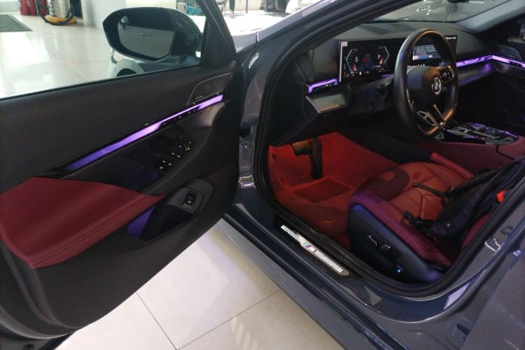 Used BMW 5 Series 2024 530Li Leading Model M Sport Package Driver Seat