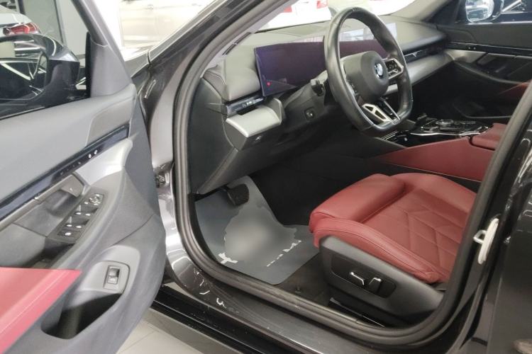 Used BMW 5 Series 2024 525i M Sport Package Driver Seat