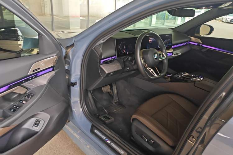 Used BMW 5 Series 2024 530Li Leading Model M Sport Package Driver Seat