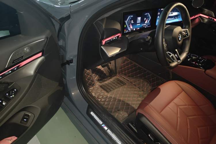 Used BMW 5 Series 2024 530Li Leading Model M Sport Package Driver Seat