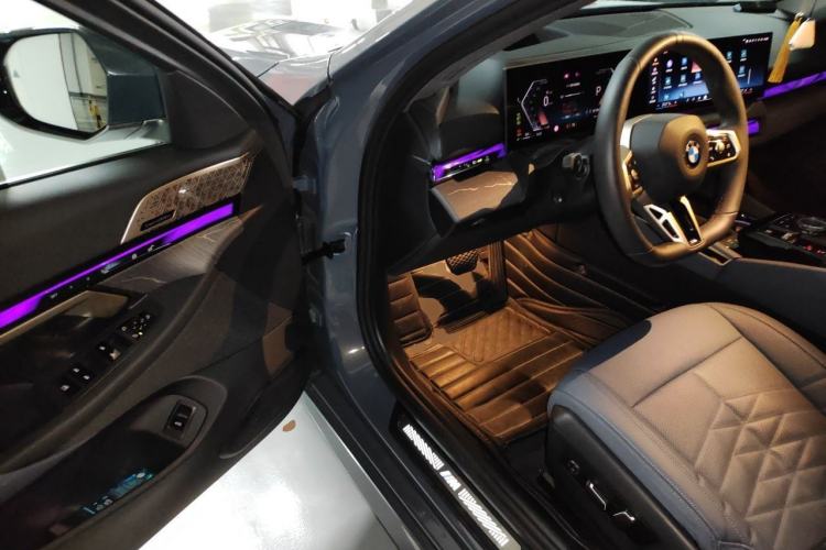 Used BMW 5 Series 2024 530Li Luxury Edition M Sport Package Driver Seat