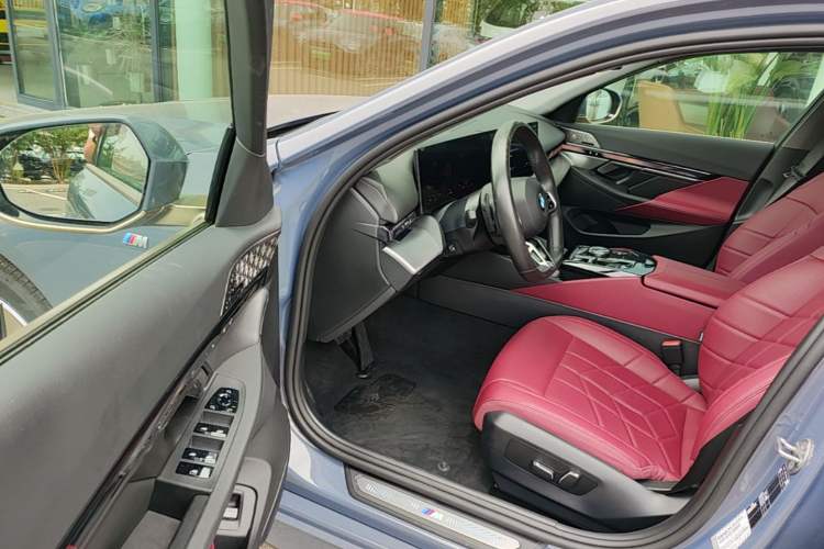 Used BMW 5 Series 2024 530Li Leading Model M Sport Package Driver Seat