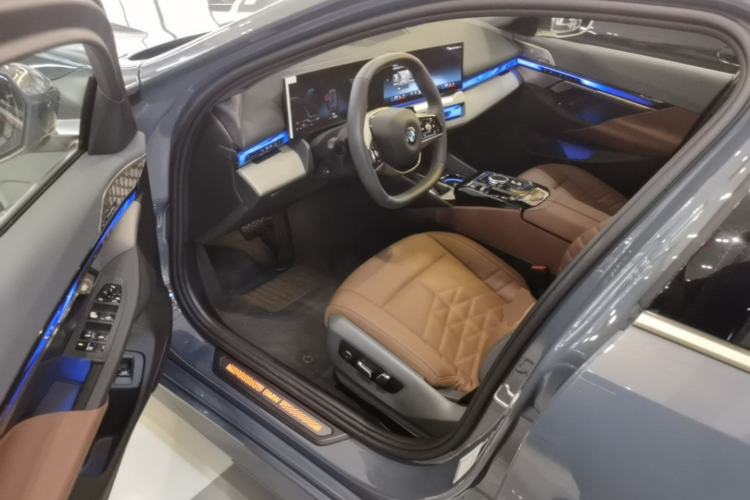 Used BMW 5 Series 2024 530Li Luxury Package Premium Edition Driver Seat