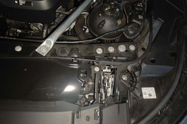 Used BMW 5 Series 2024 530Li Leading Model M Sport Package Engine Bay Left