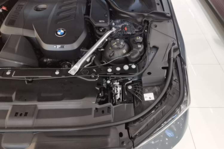 Used BMW 5 Series 2024 530Li Luxury Package Premium Edition Engine Bay Left