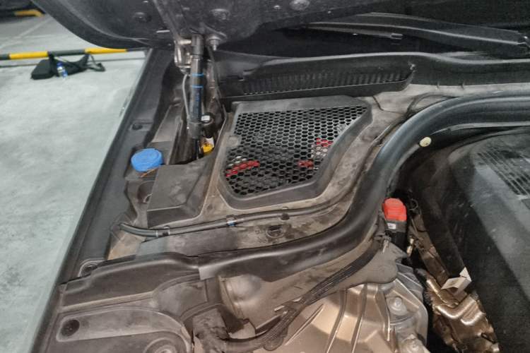 Used BMW 5 Series 2024 530Li Leading Model M Sport Package Engine Bay Right