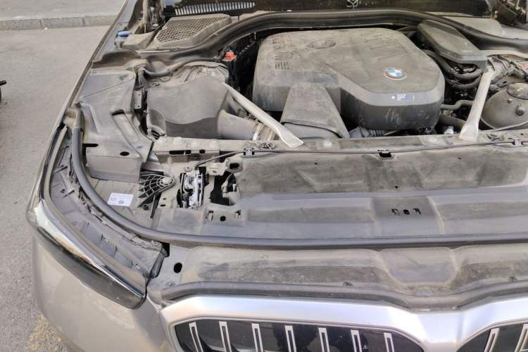 Used BMW 5 Series 2024 525Li Luxury Package Engine Bay Right