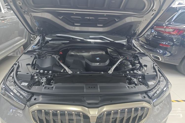 Used BMW 5 Series 2024 530Li Luxury Package Premium Edition Engine Bay