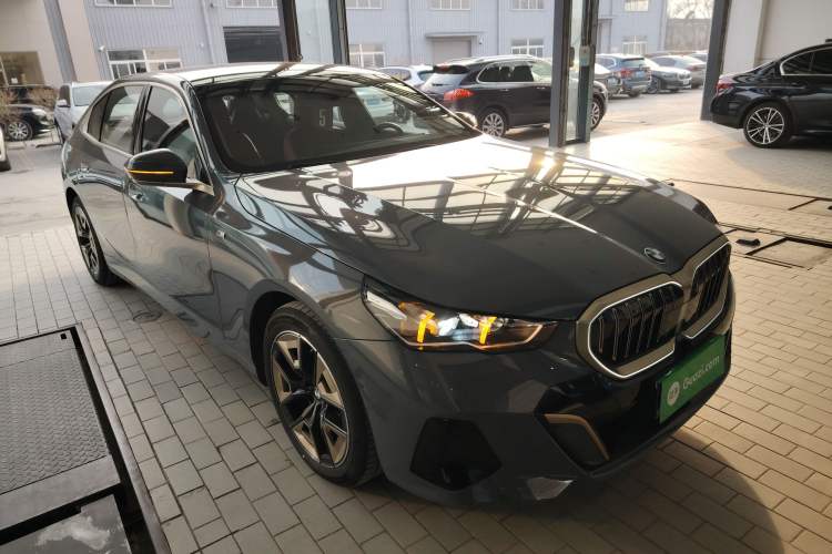 Used BMW 5 Series 2024 530Li Leading Model M Sport Package Exterior 1