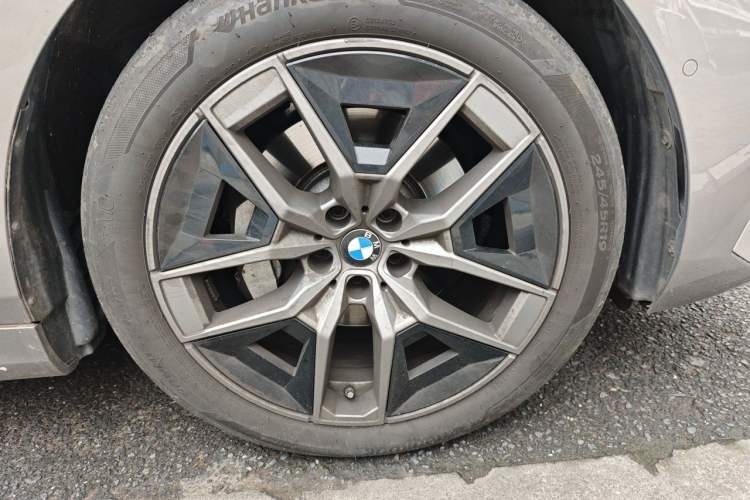 Used BMW 5 Series 2024 530Li Luxury Package Premium Edition Exterior 1