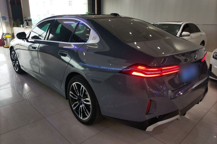 Used BMW 5 Series 2024 530Li Leading Model M Sport Package Exterior 2