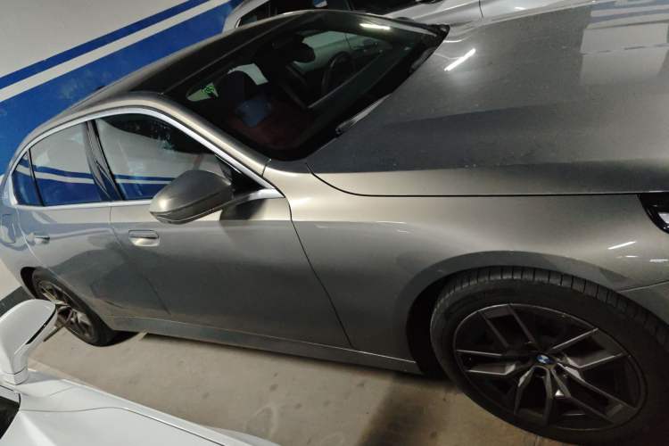 Used BMW 5 Series 2024 530Li Luxury Package Premium Edition Exterior 2