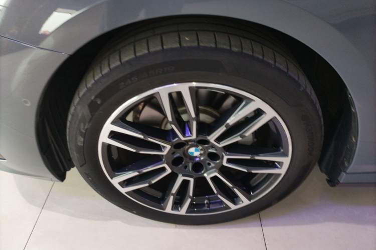 Used BMW 5 Series 2024 530Li Leading Model M Sport Package Exterior 4
