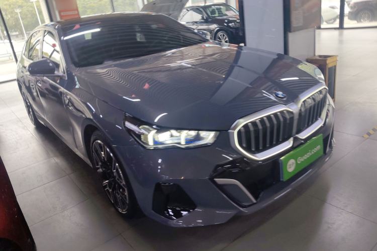 Used BMW 5 Series 2024 530Li Luxury Edition M Sport Package Front Right 45 Deg