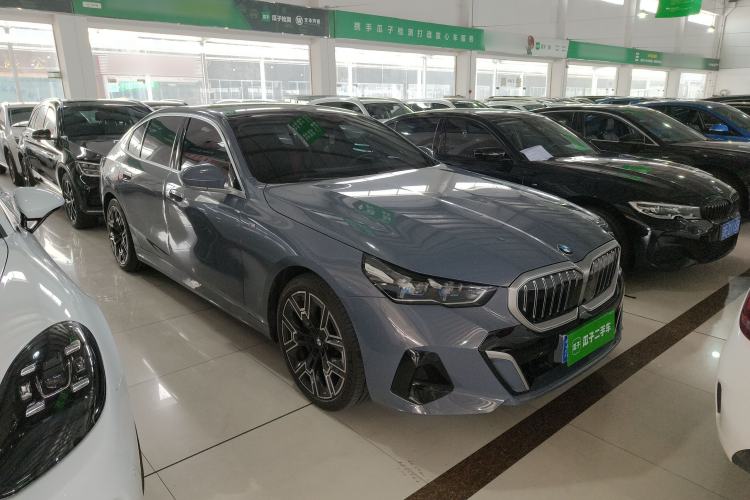 Used BMW 5 Series 2024 530Li Luxury Edition M Sport Package Front Right 45 Deg