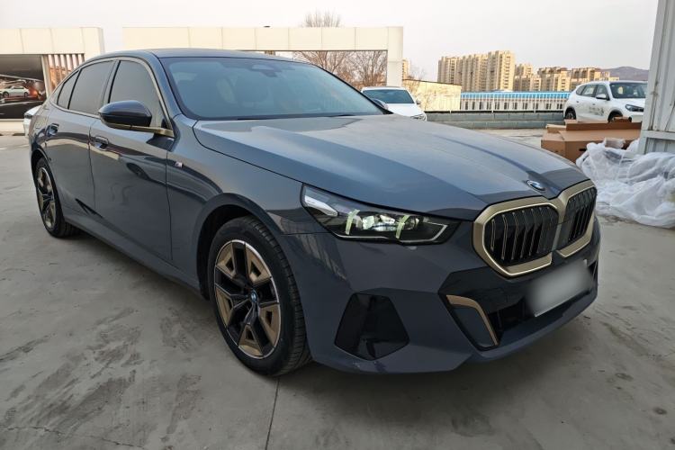Used BMW 5 Series 2024 525Li M Sport Package Front Right 45 Deg