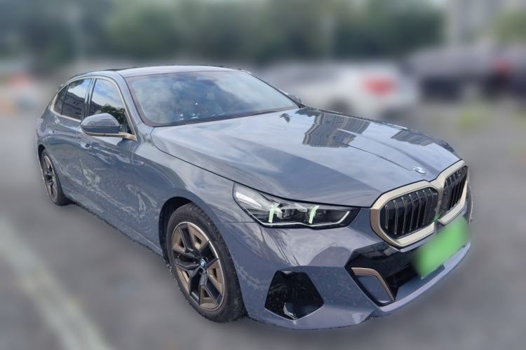Used BMW 5 Series 2024 525Li M Sport Package Front Right 45 Deg