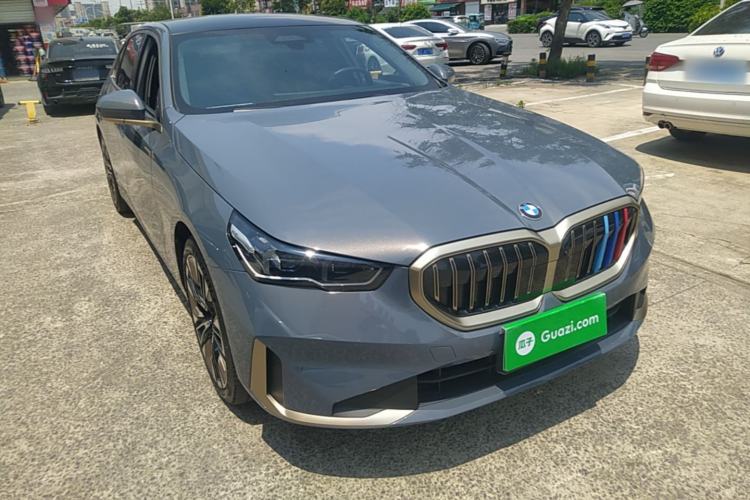 Used BMW 5 Series 2024 530Li Luxury Package Premium Edition Front Right 45 Deg