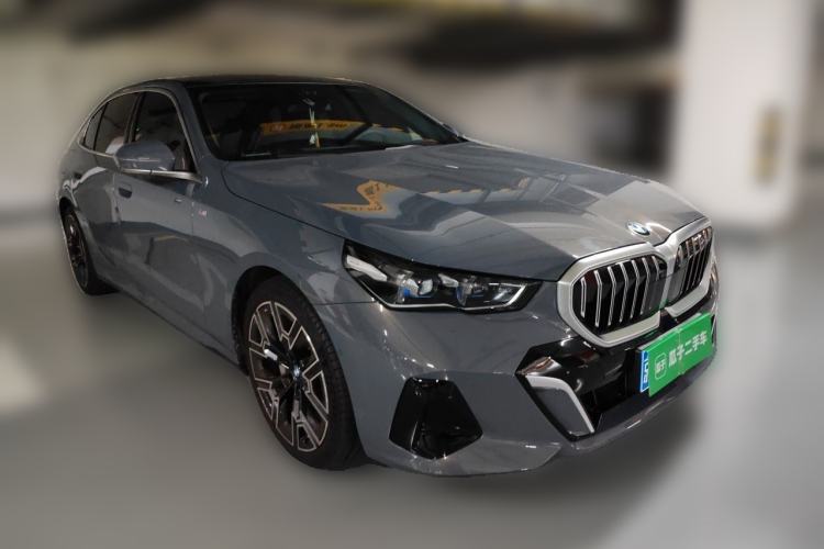 Used BMW 5 Series 2024 530Li Luxury Edition M Sport Package Front Right 45 Deg