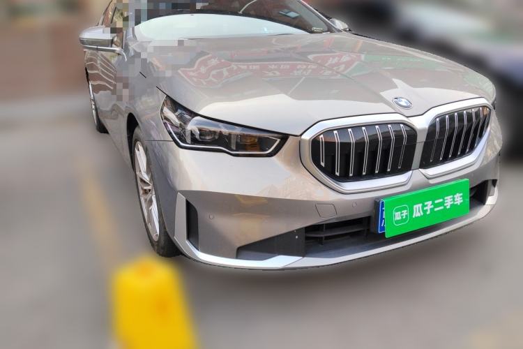 Used BMW 5 Series 2024 525Li Luxury Package Front Right 45 Deg