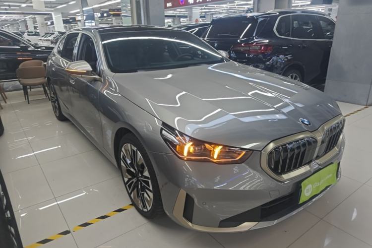 Used BMW 5 Series 2024 530Li Luxury Package Premium Edition Front Right 45 Deg