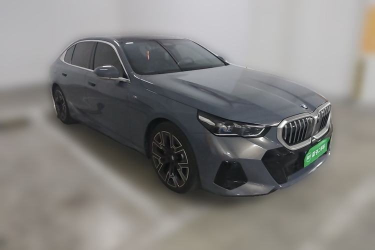 Used BMW 5 Series 2024 530Li Luxury Edition M Sport Package Front Right 45 Deg