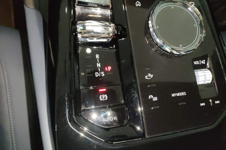 Used BMW 5 Series 2024 530Li Luxury Edition M Sport Package Gear Lever