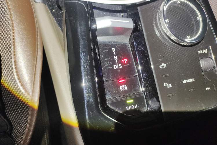 Used BMW 5 Series 2024 525i M Sport Package Gear Lever