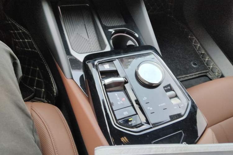 Used BMW 5 Series 2024 525Li Luxury Package Gear Lever