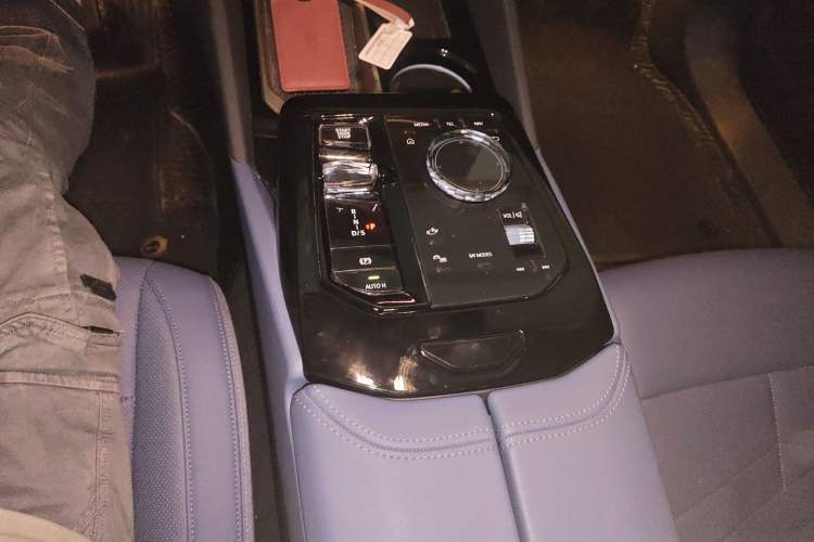 Used BMW 5 Series 2024 530Li Luxury Edition M Sport Package Gear Lever