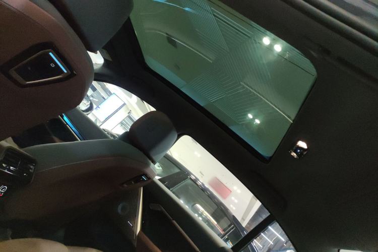 Used BMW 5 Series 2024 530Li Luxury Package Premium Edition Headliner