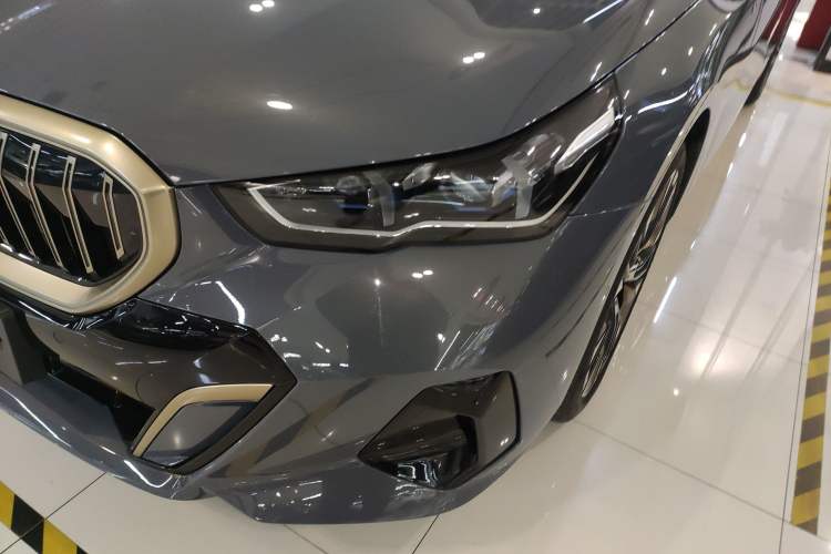 Used BMW 5 Series 2024 530Li Luxury Edition M Sport Package Left Front Headlight