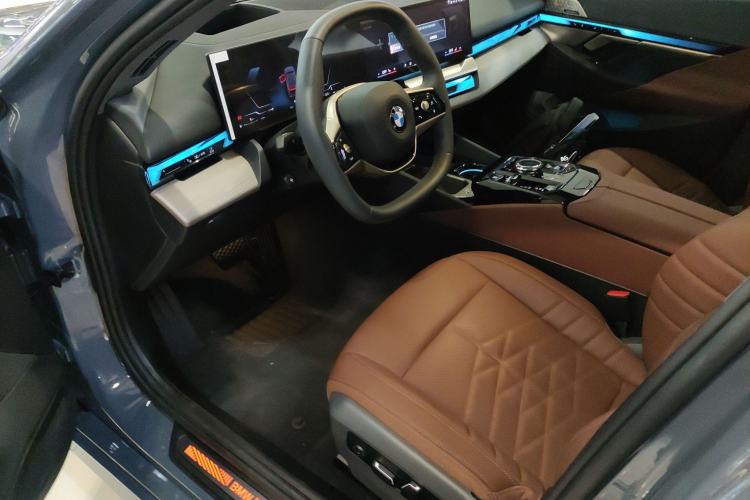 Used BMW 5 Series 2024 530Li Luxury Package Premium Edition Left Front Seat