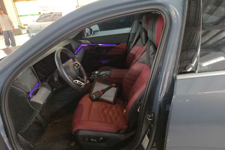 Used BMW 5 Series 2024 530Li Luxury Edition M Sport Package Left Front Seat