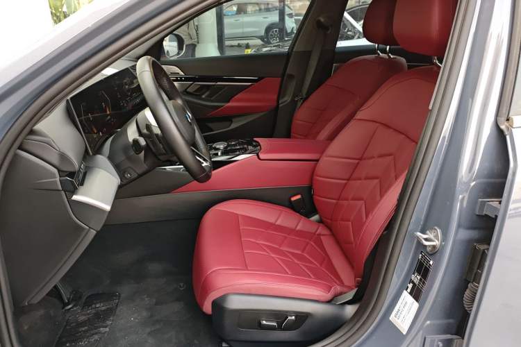 Used BMW 5 Series 2024 525Li M Sport Package Left Front Seat