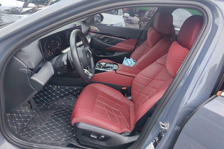 Used BMW 5 Series 2024 525Li M Sport Package Left Front Seat