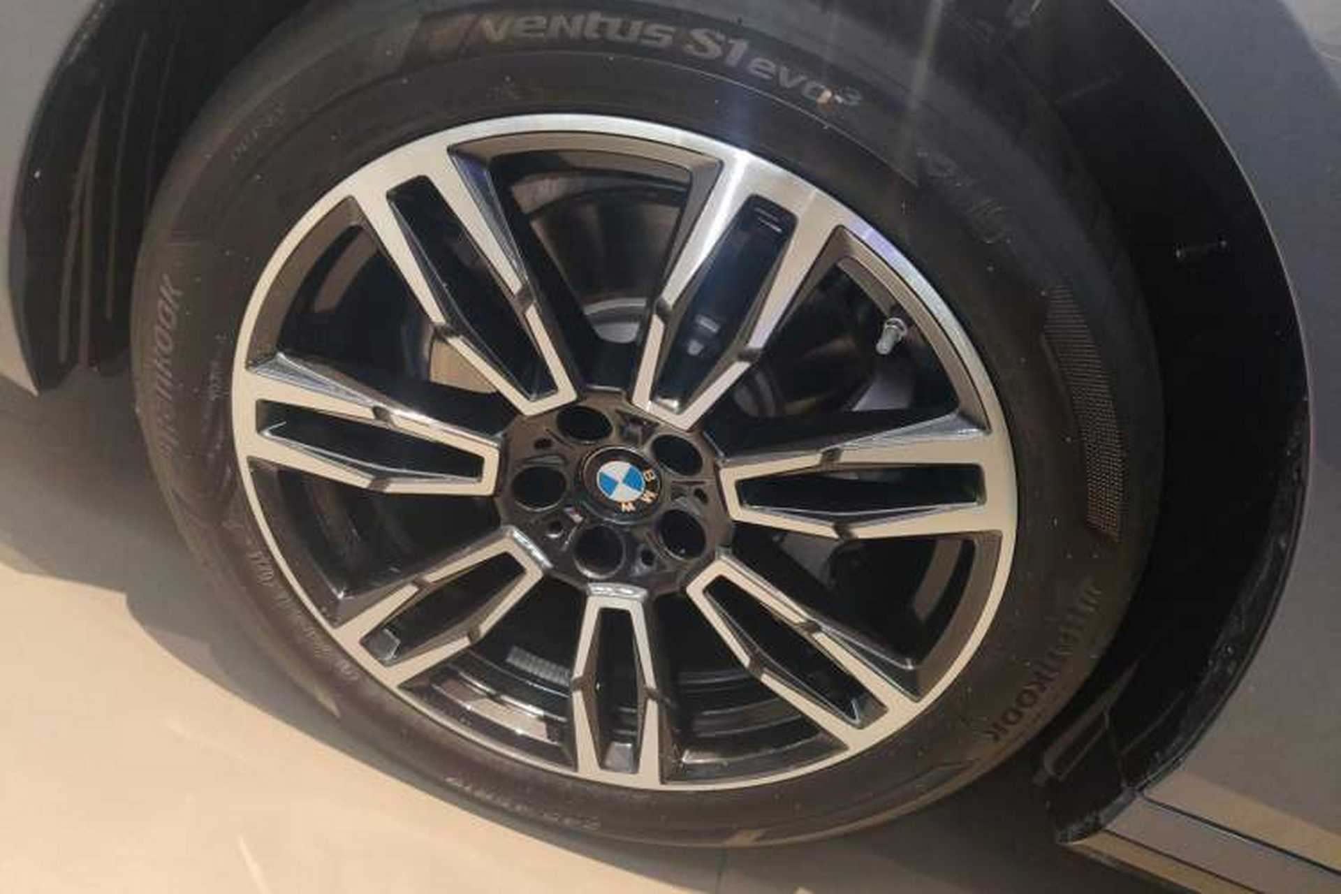 Used BMW 5 Series 2024 530Li Leading Model M Sport Package Left Front Wheel Hub