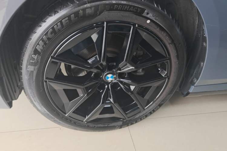 Used BMW 5 Series 2024 525Li M Sport Package Left Front Wheel Hub