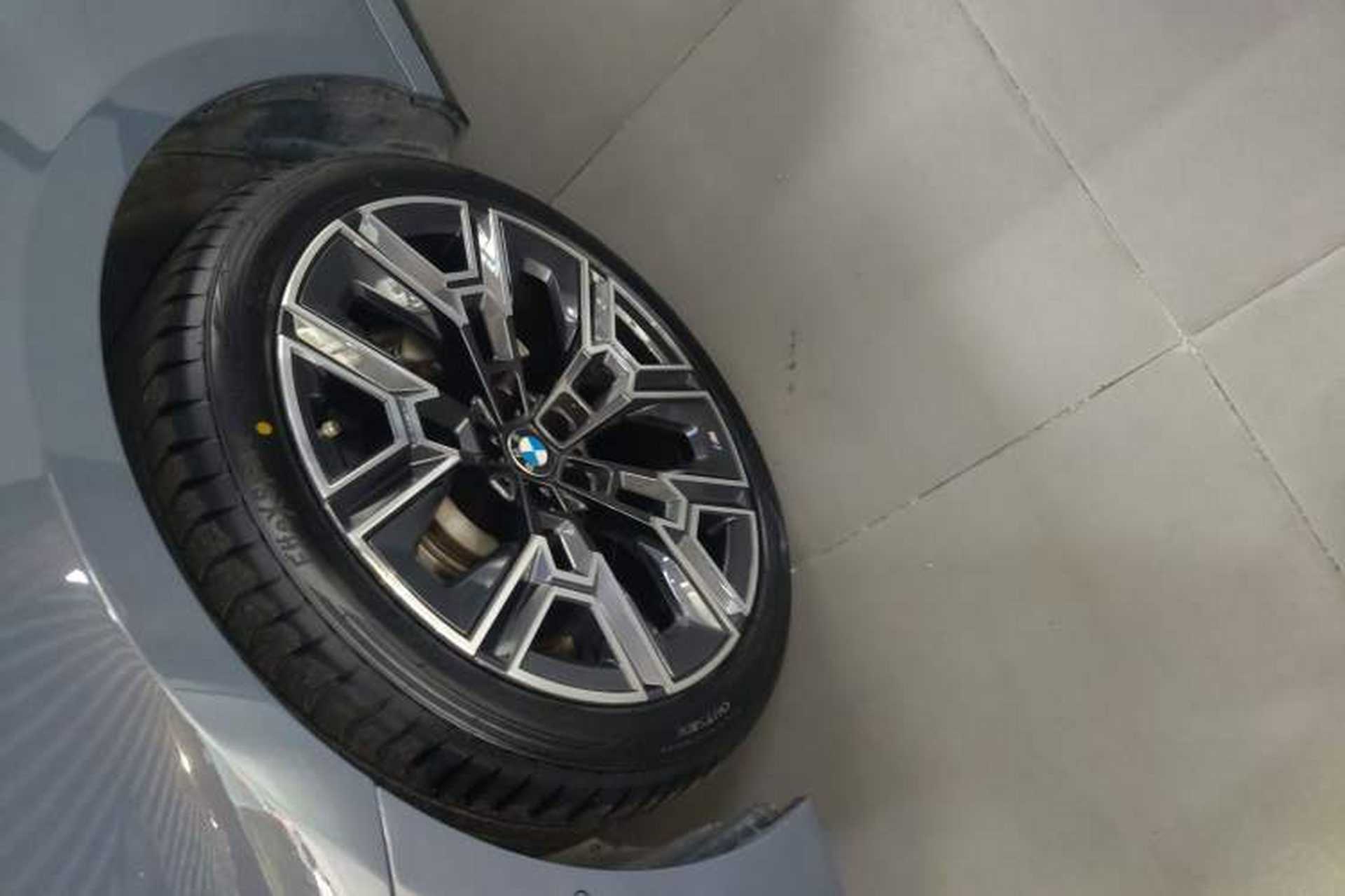 Used BMW 5 Series 2024 530Li Luxury Edition M Sport Package Left Front Wheel Hub