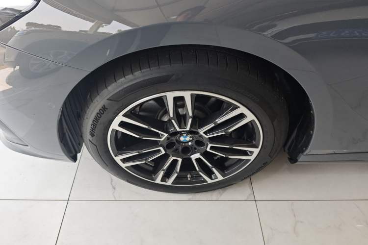 Used BMW 5 Series 2024 530Li Leading Model M Sport Package Left Front Wheel Hub
