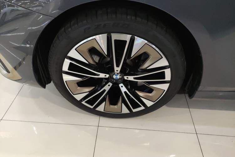 Used BMW 5 Series 2024 530Li Luxury Package Premium Edition Left Front Wheel Hub