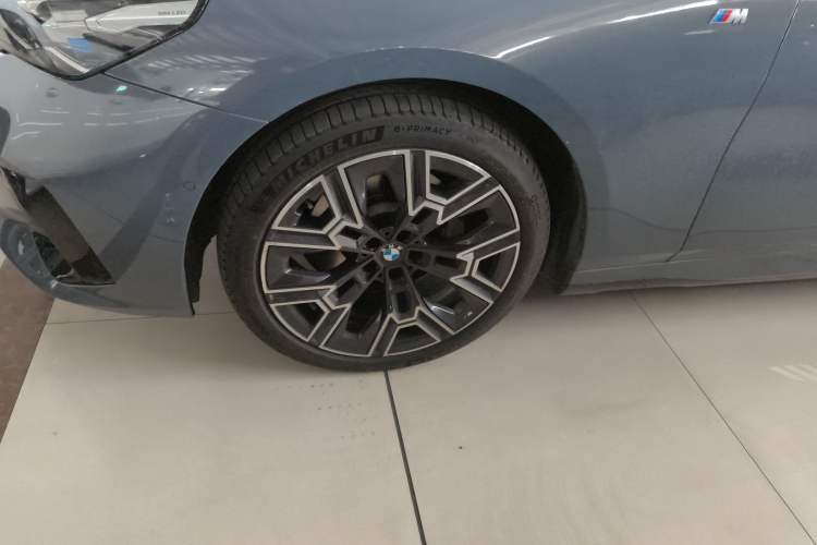 Used BMW 5 Series 2024 530Li Luxury Edition M Sport Package Left Front Wheel Hub