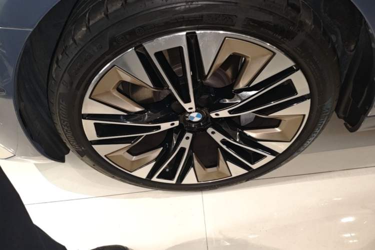 Used BMW 5 Series 2024 530Li Luxury Package Premium Edition Left Front Wheel Hub