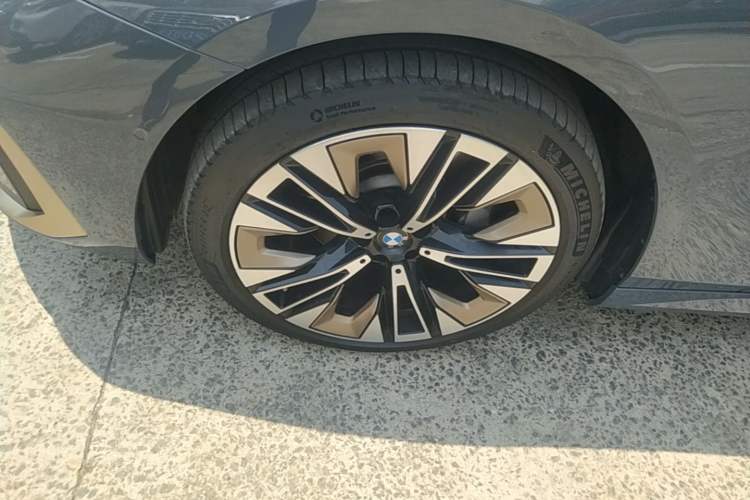 Used BMW 5 Series 2024 530Li Luxury Package Premium Edition Left Front Wheel Hub