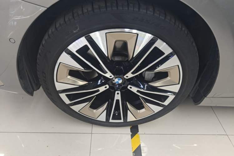 Used BMW 5 Series 2024 530Li Luxury Package Premium Edition Left Front Wheel Hub